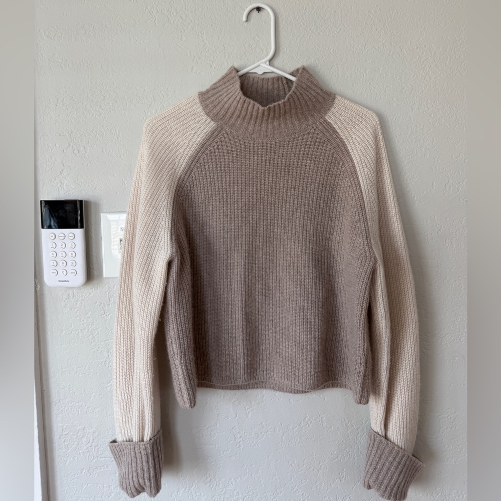 Cashmere Splendid Sweater size XS